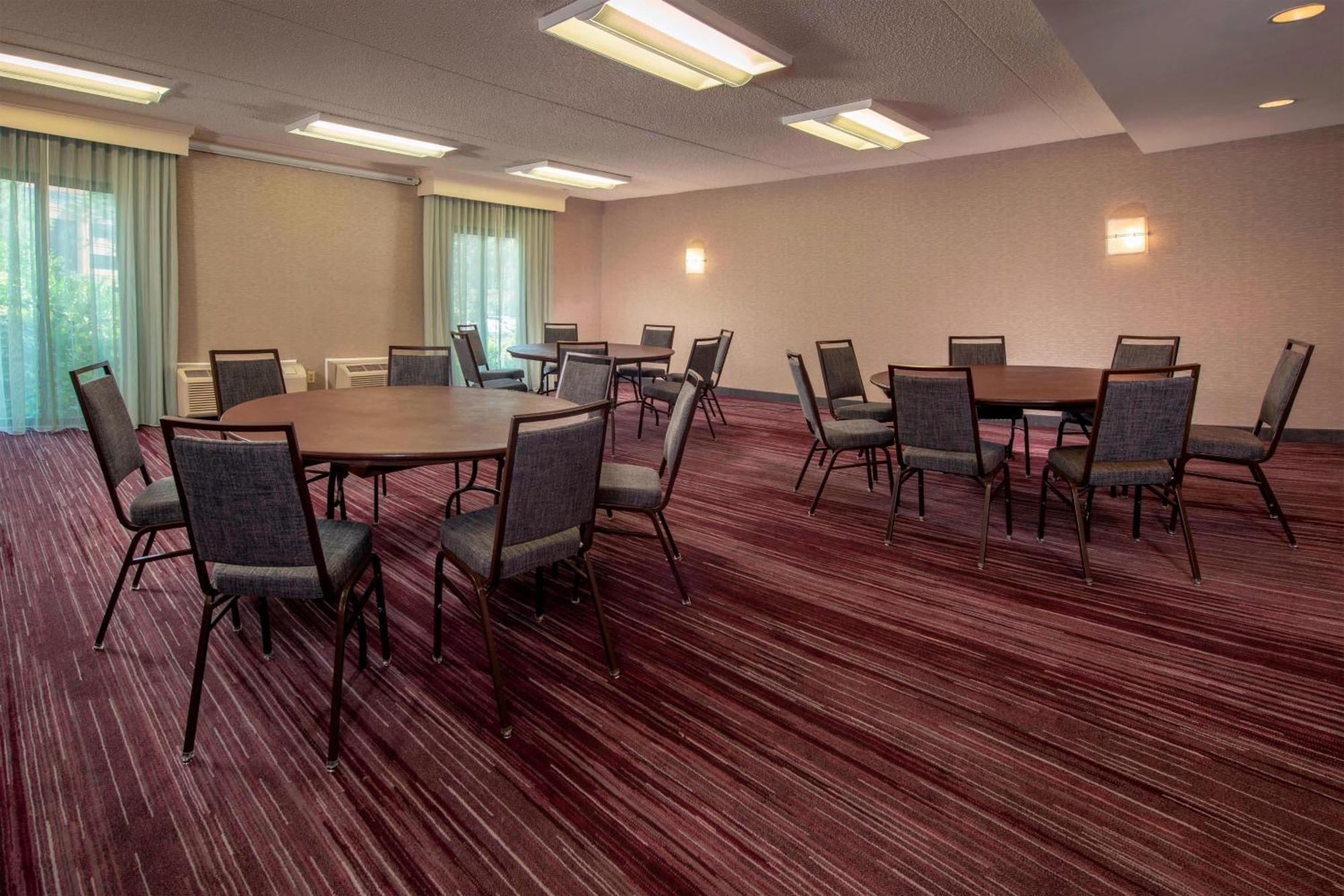 Courtyard by Marriott Rockville Exteriör bild