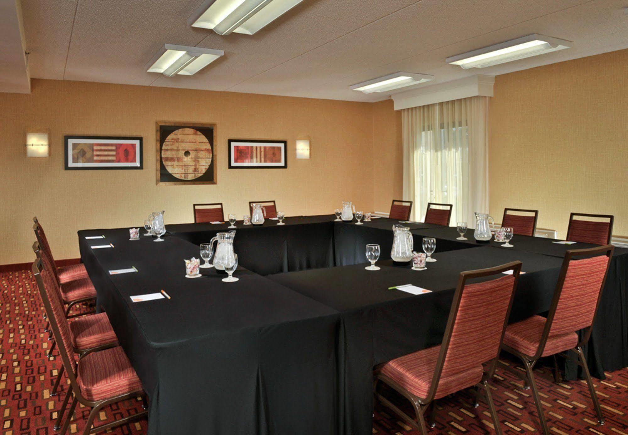 Courtyard by Marriott Rockville Exteriör bild